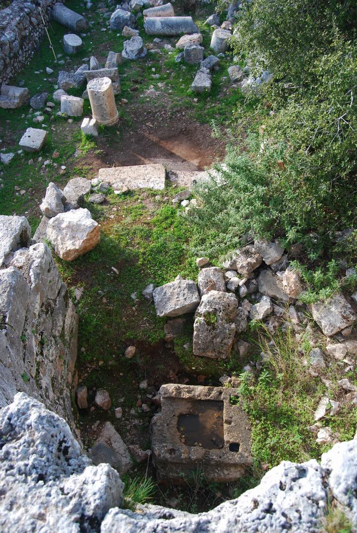 Khirbet Heskek: center apse - view from the top