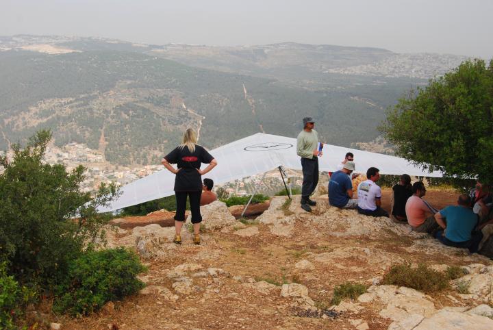 Gliders wait for good winds