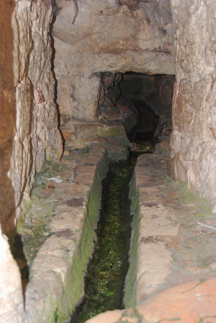 Mary's spring - tunnel