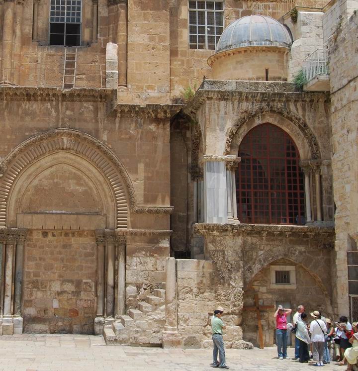 Chapel of the Franks - the 10th station - on the right of the entrance to the Church of Holy Sepulchre