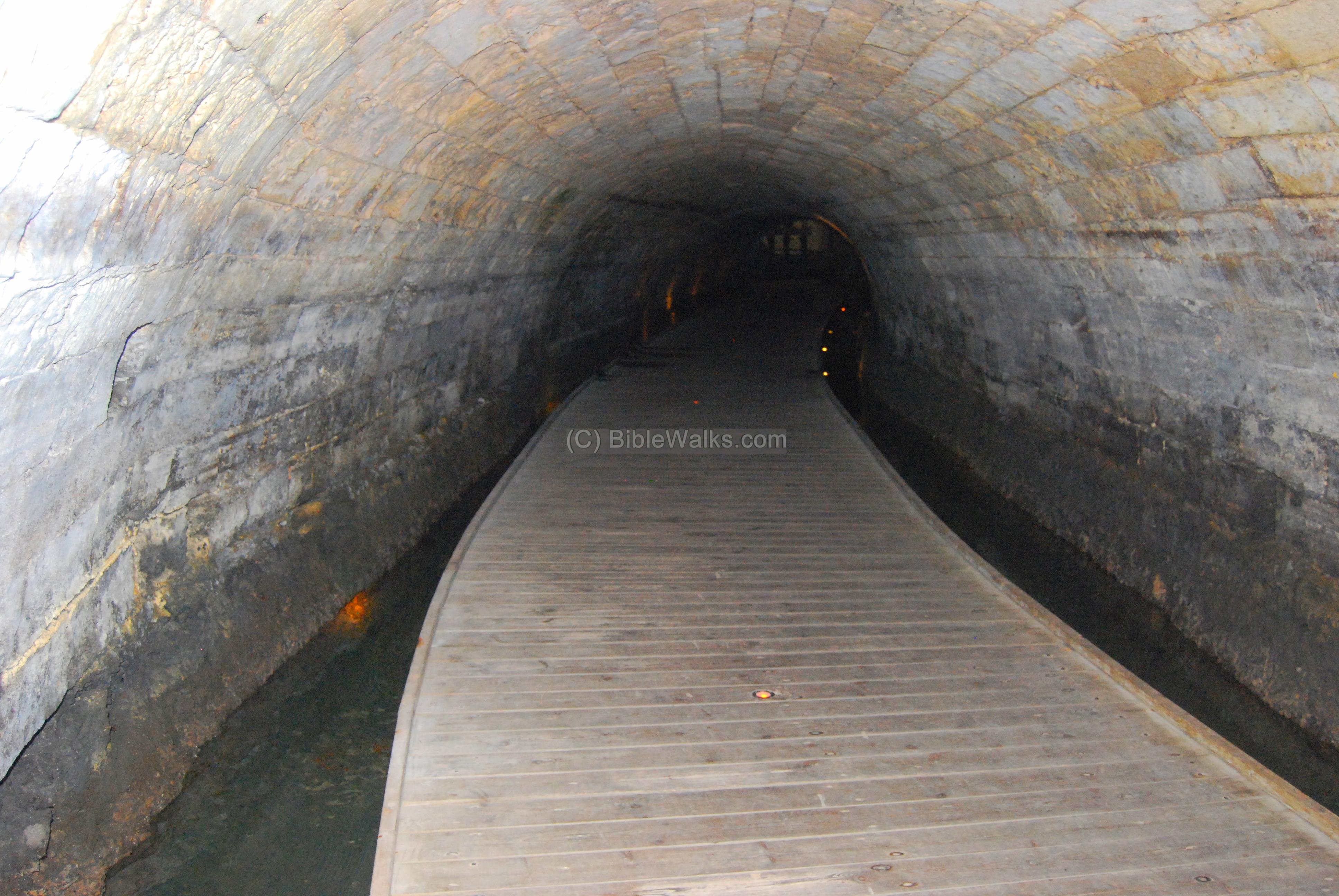 Мечтал провести подземный ход через пруд. Туннель тамплиеров в Акко. Тоннели под Балаклавой. Подземный туннель Акко.