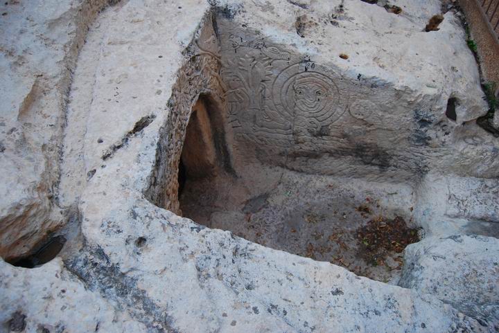 Cave #3: eastern side.