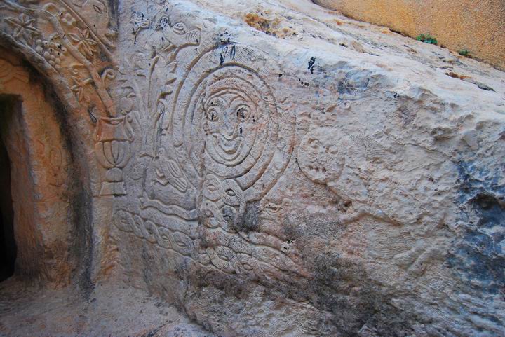 Cave #3: detail in the eastern wall