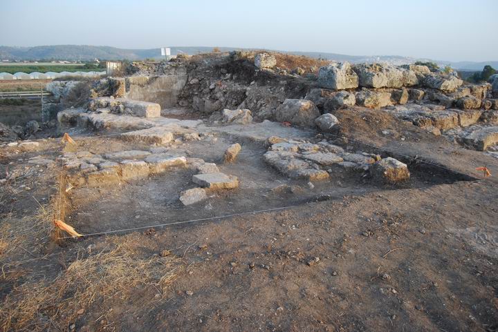 Habonim: north side of the church