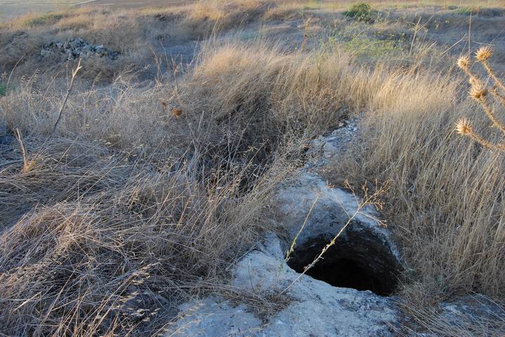 Tell Yizreel: top of the site, views to north-east