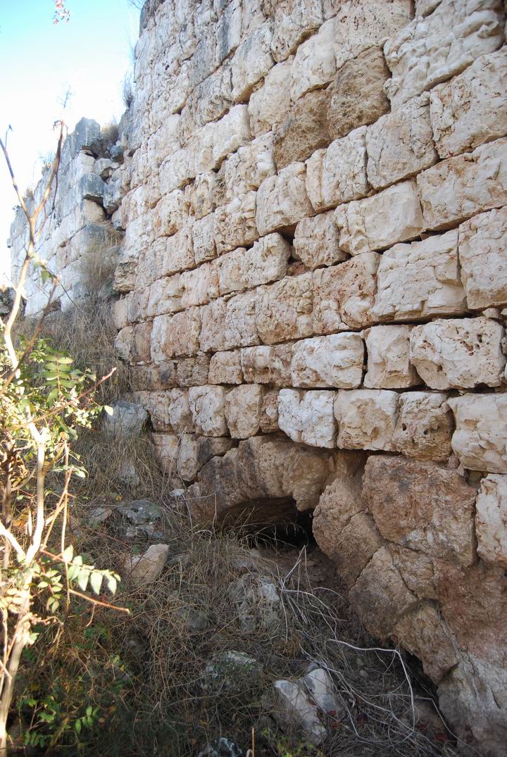 Manot: Sugar factory - north wall of furnace hall - arched entry