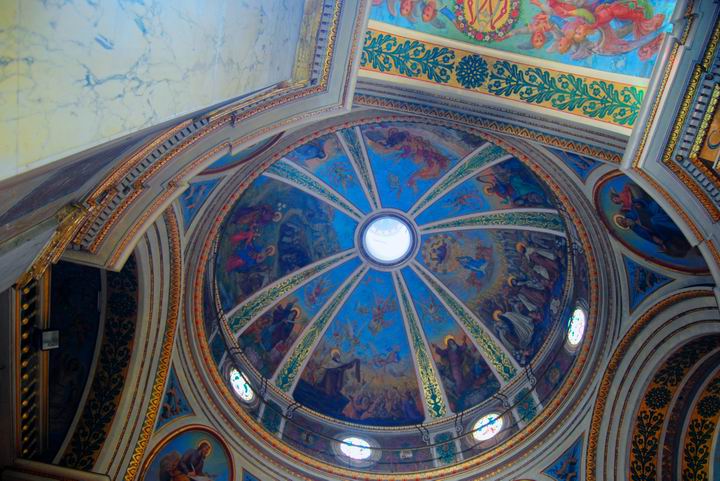Ceiling of the main dome, with beautiful frescos