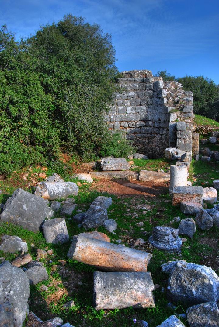 Khirbet Heskek: center apse - view from the west