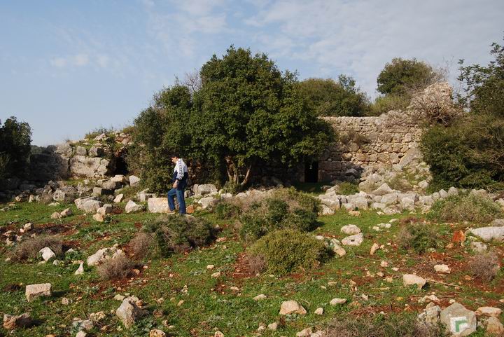 Khirbet Heskek: View of the church from the south