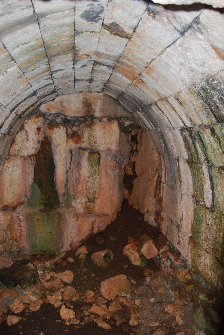 Khirbet Heskek: room under the church