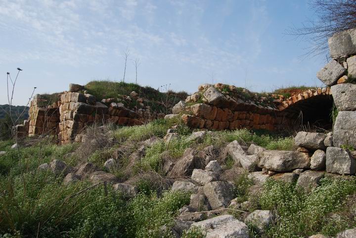 Hurvat (Khirbet) Mehoz - north houses