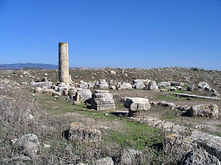 The ancient synagogue in Khirbet Ammudim.
