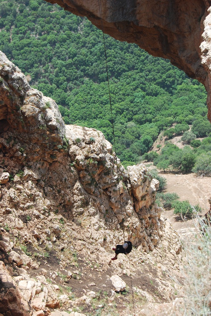 Rappelling in the Keshet cave 