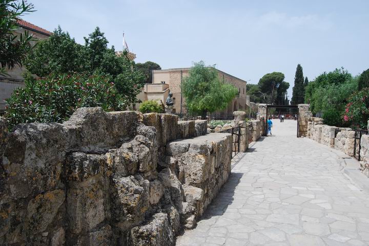 Tabor Franciscan monastery: View of the yard