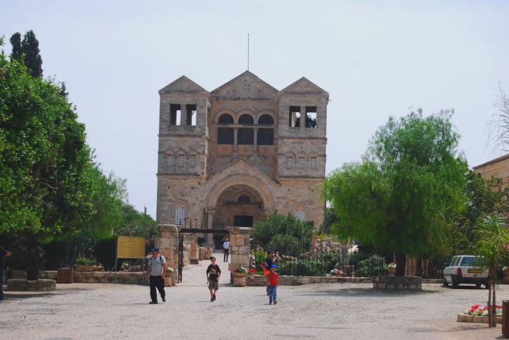 Mount Tabor: View of the Franciscan basilica 