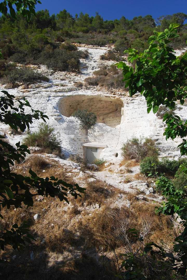 Siah Brook: caves of hermits