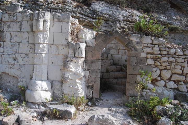 Siah Brook: ruins of church - south staircase