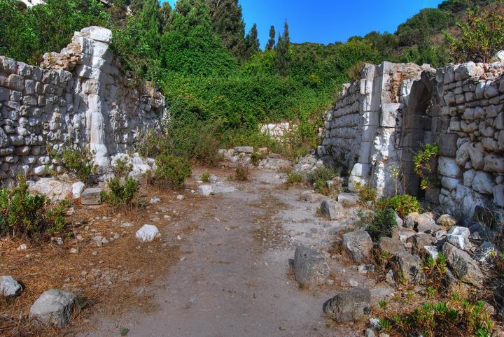 Siah Brook: ruins of church