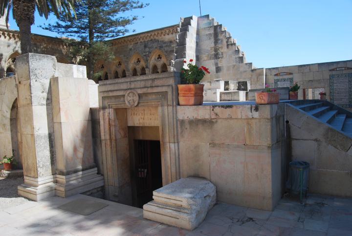 Pater Noster: western entrance to the cave