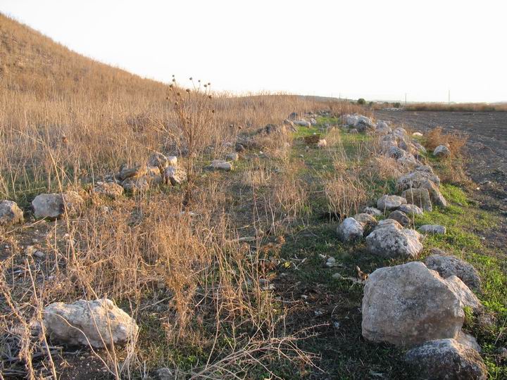 Traces of the ancient road, north-west of Tell Kisson