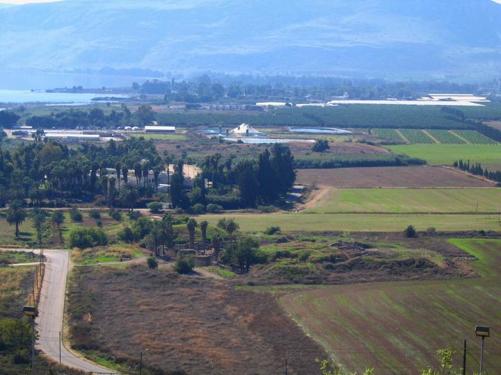 A view from tell Kinneret towards south. Khurvat minya is seen in the center.