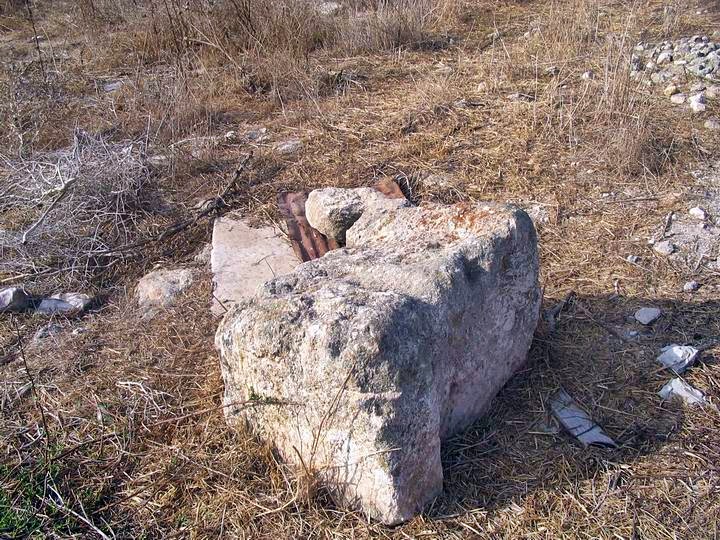 Khirbet Ofrat - the well.