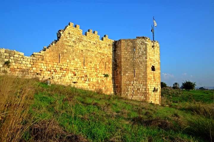 Afek in the Sharon: view of the south walls