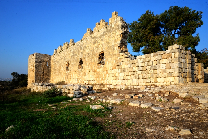 Afek in the Sharon: view of the west walls