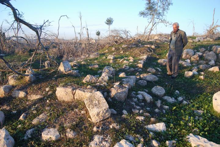 Damun - site of the mosque