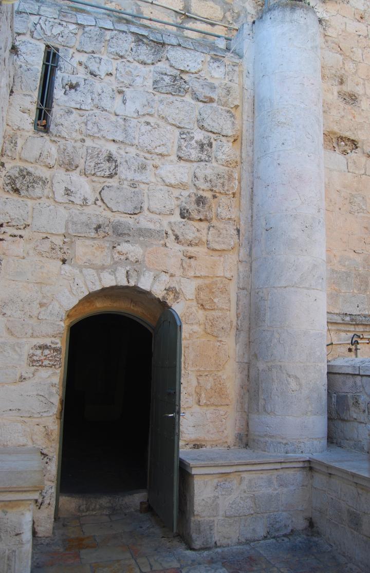 Last entrance - entrance from the balcony
