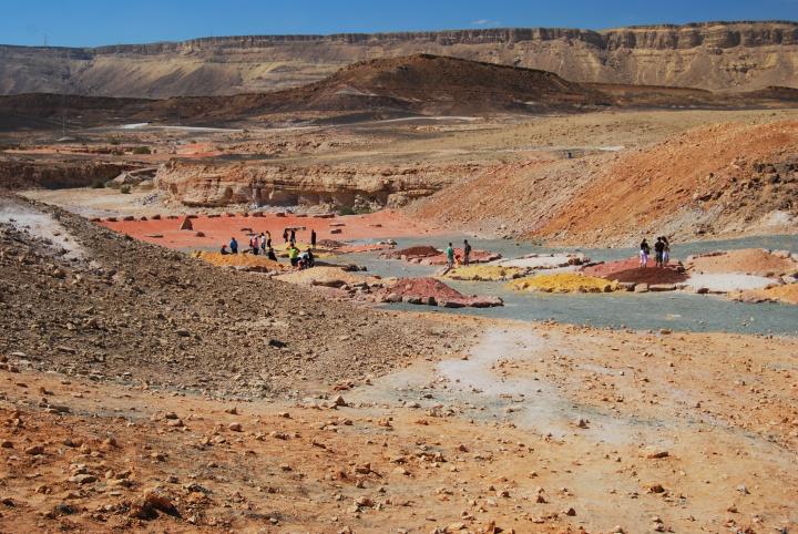 Ramon crater - Colored sand 