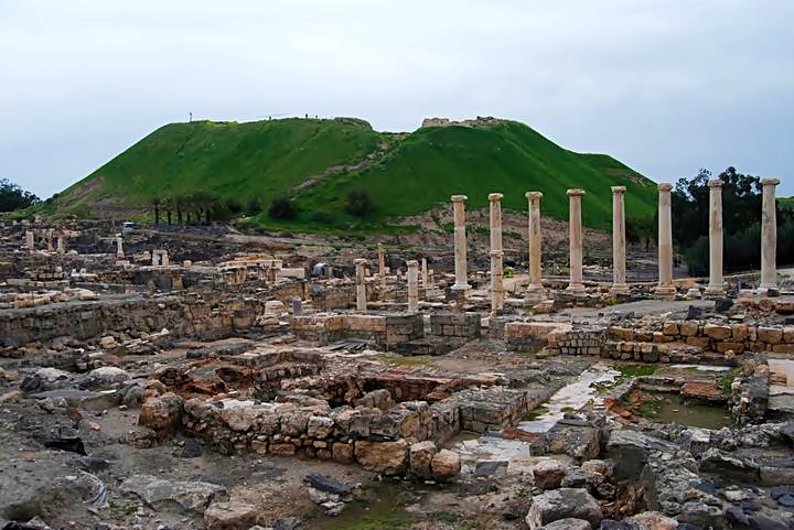 Beth She'an - view towards the north 