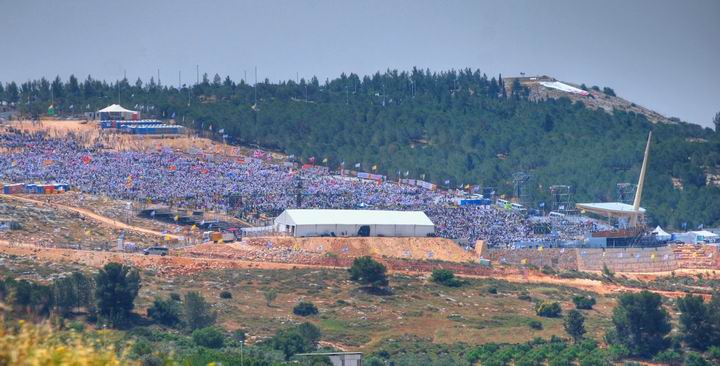 Pope's mass on Mt Precipice