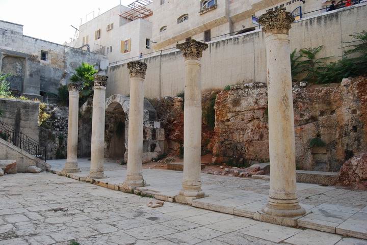 Cardo maximus from the street level.