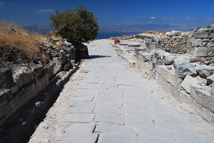 Decumanus Maximus - section near the Forum