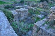 Dor - Aqueduct at the eastern gate