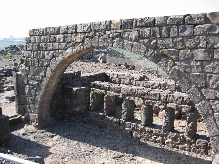 Structure near the ritual bath in Korazim.
