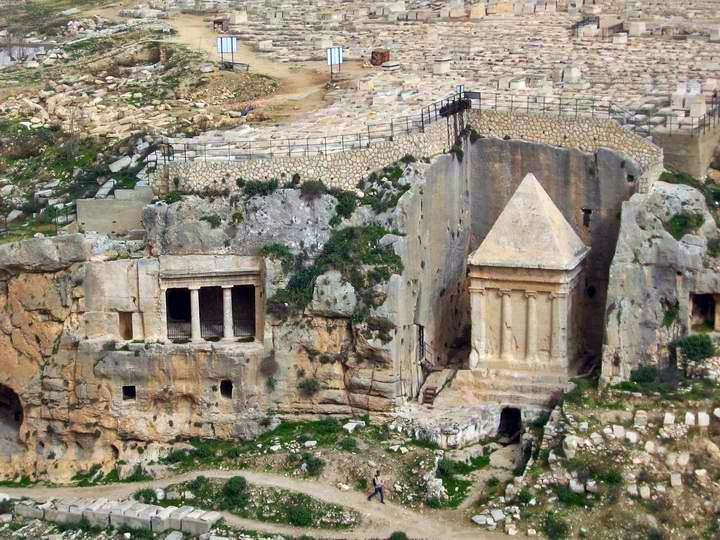 Tomb of Zechariah (right) and Bnei-Hezir cluster (Left).